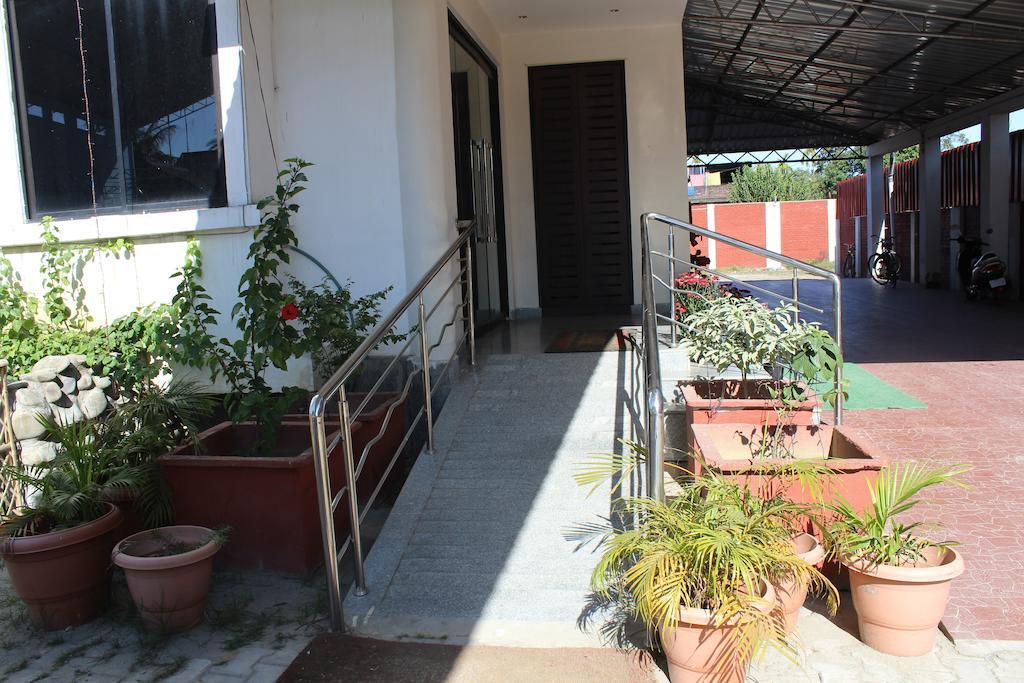 Dibrugarh Club House Hotell Eksteriør bilde